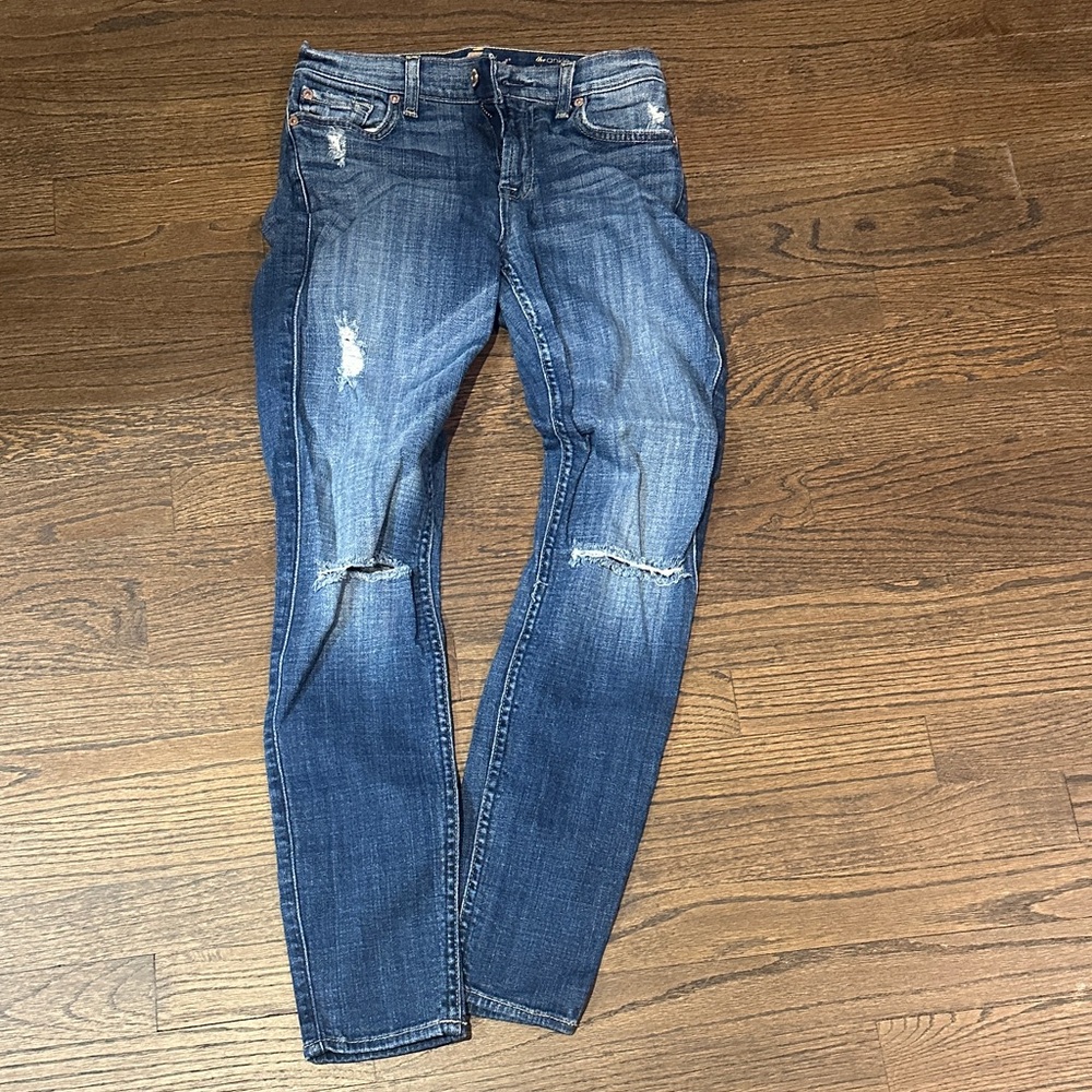 The Ankle skinny 7 for All Mankind jeans.